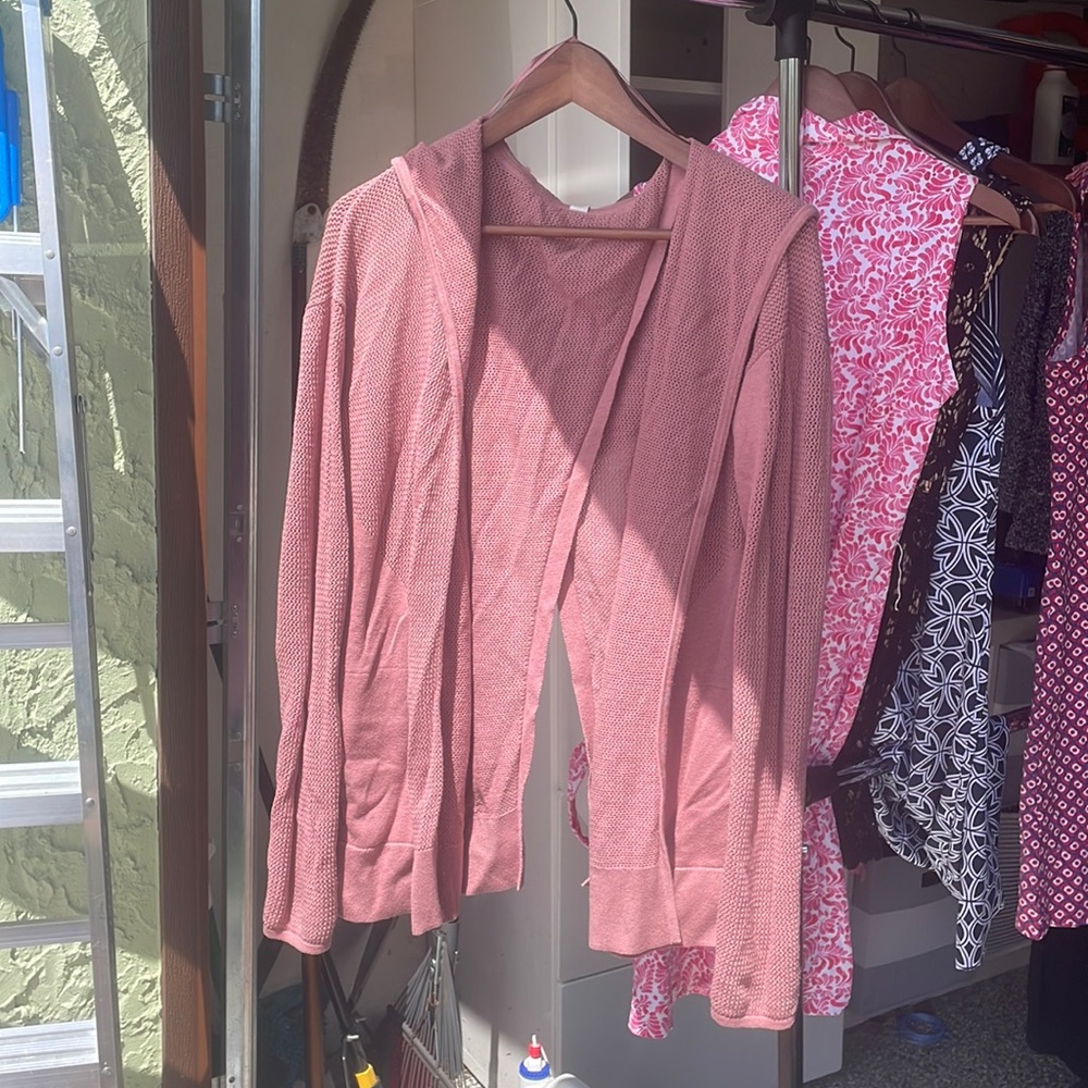 Lulu lemon sweater rose color